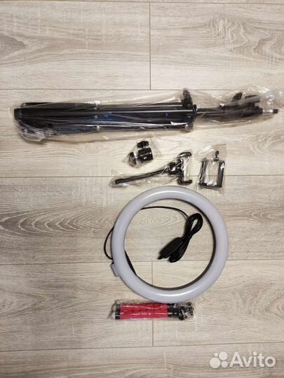 Кольцевая лампа 26 см+ 2 штатива+крепление для тел