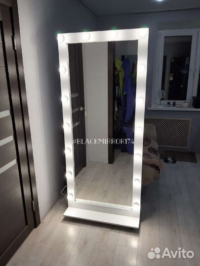 Зеркало ростовое на колесиках