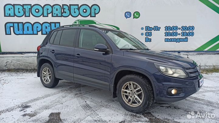 Датчик температуры воздуха Volkswagen Tiguan 4B082