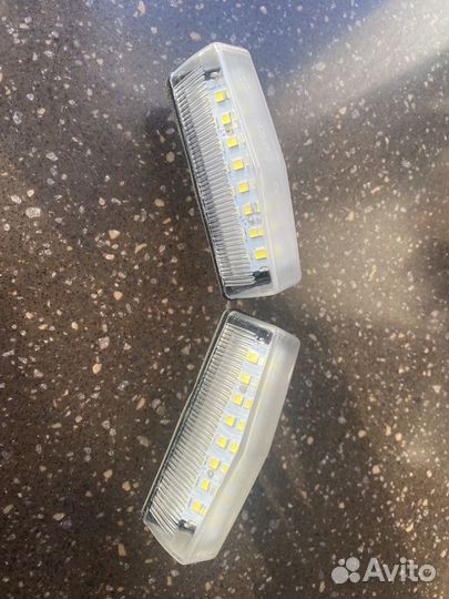 Подсветка номера Toyota Rav4 (XA40)