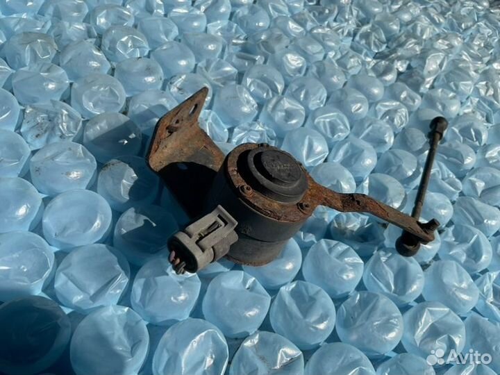 Датчик подвески передний левый Cadillac Escalade