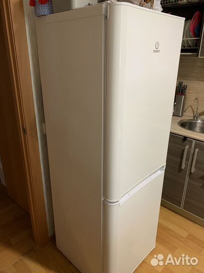Холодильник бу Indesit