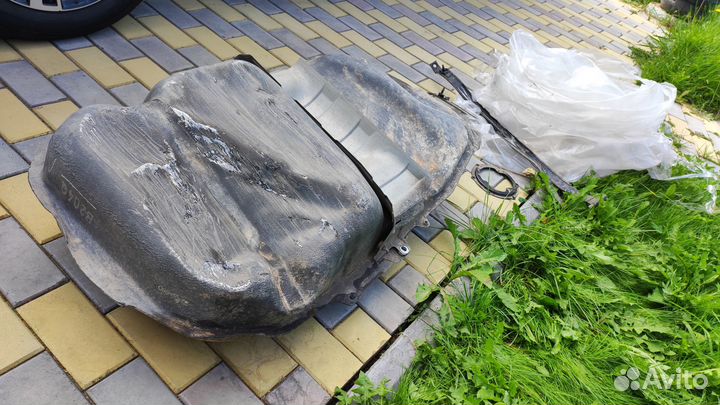 Бензобак на Mitsubishi Outlander 2022