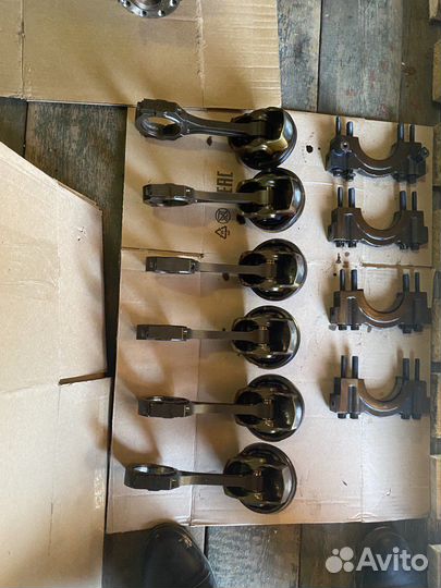 Поршни с шатунами в сборе