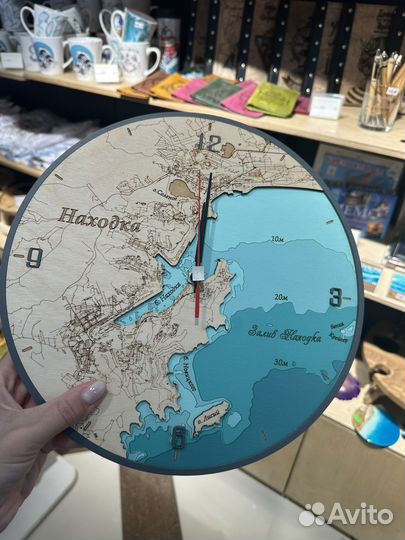 Часы карта Находка из дерева