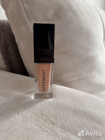 Тональный крем givenchy prisme libre skin glow