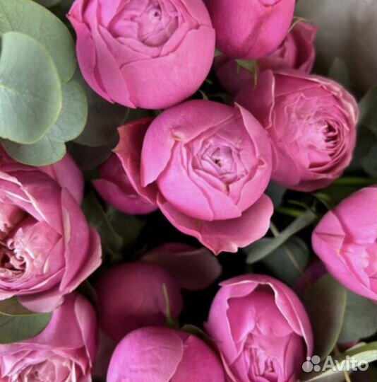 Букет из кустовых пионовидных роз