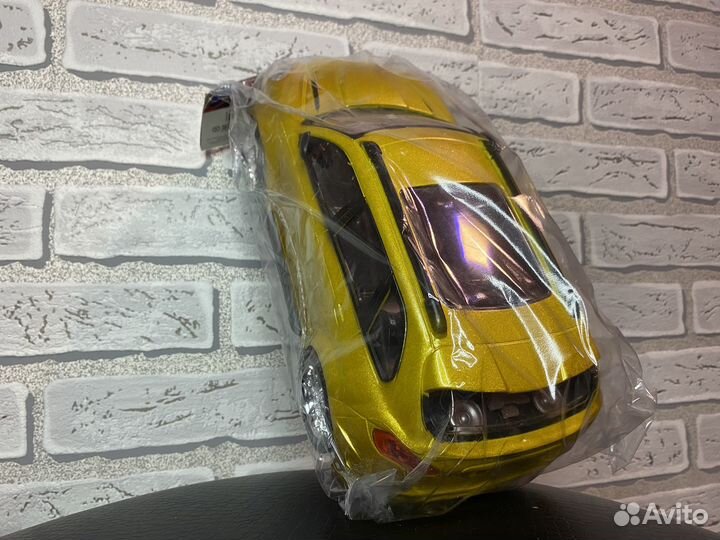 Игрушечный автомобиль