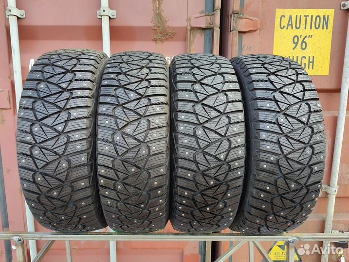 Goodyear Ultragrip 600 215/65 R16 98T