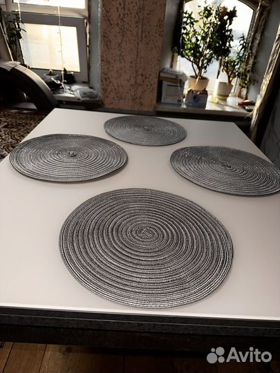 Раскладной стол и стол из дерева