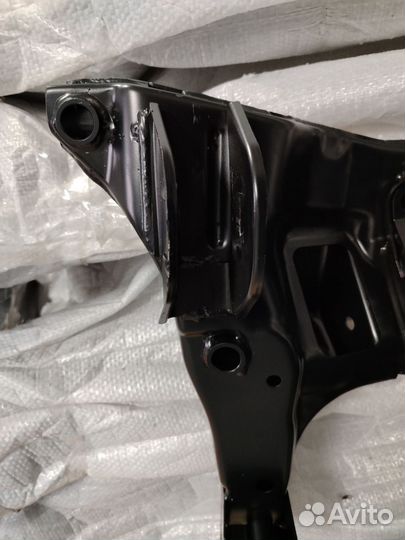 Задний подрамник Mitsubishi Outlander 1