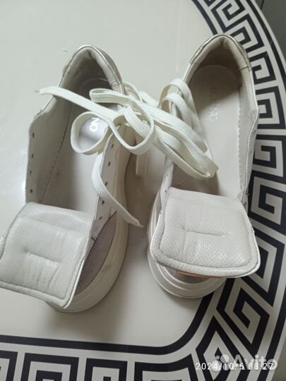 Обувь спортивная