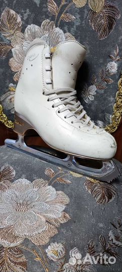 Фигурные коньки Edea Chorus 235