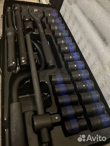 Набор инструментов в чемодане