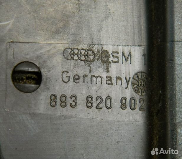 Дефлектор торпедо правый Audi 80 B3