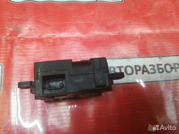 Сервопривод заслонки печки Toyota Aqua NHP10