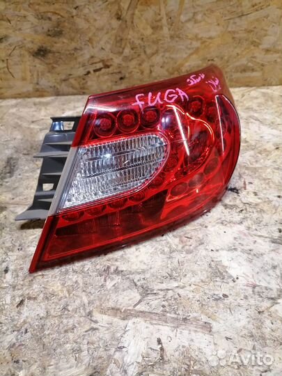 Фонарь задний правый Infiniti M Y51