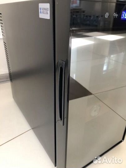 Хьюмидор-холодильник Howard Miller на 150 сигар