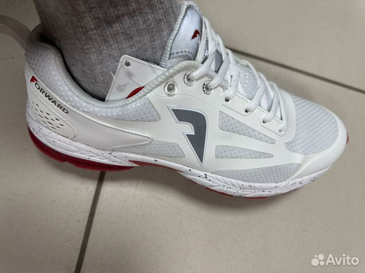 Кроссовки Forward