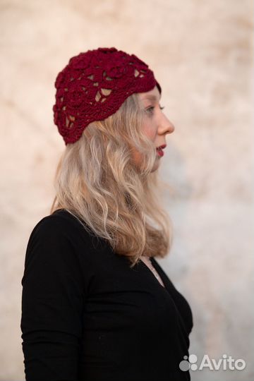 Шапка с цветами женская летняя вязаная крючком