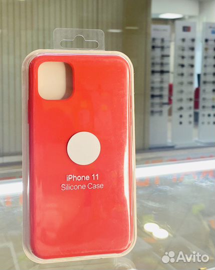 Чехол на iPhone 11 красный
