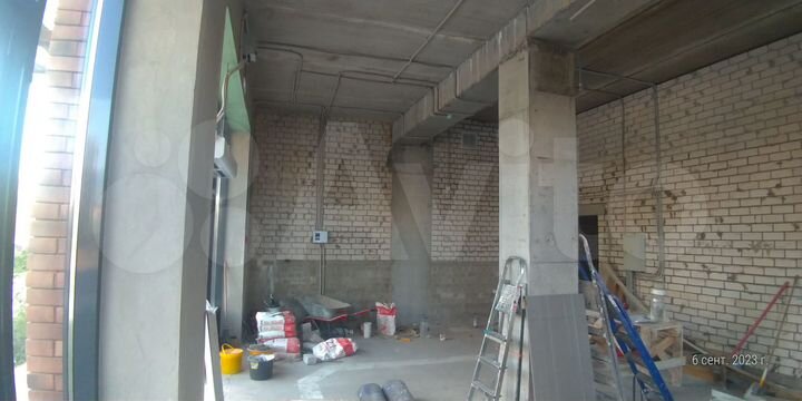 Под магазин, клиентский офис и т.п отдельный вход