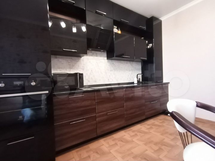 3-к. квартира, 98 м², 8/10 эт.