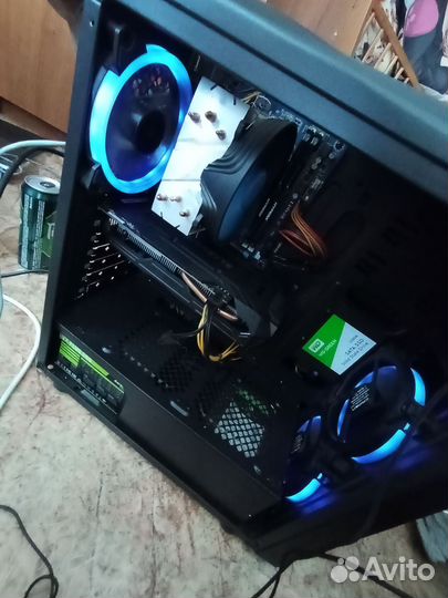 Мощный игровой компьютер с монитором