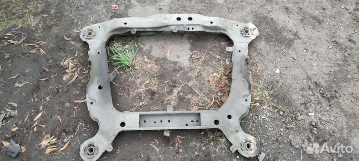 Подрамник для Вольво Xc90 T6 2004 года