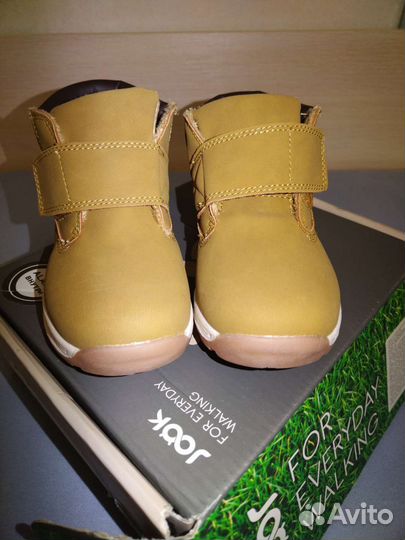 Ботинки для мальчика 28 размер Новые