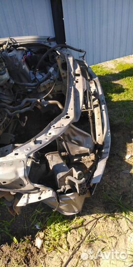 Рено Симбол 1,2 предняя часть кузова