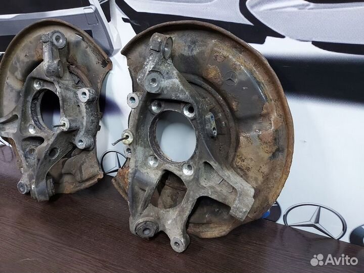 Задний кулак Mercedes W211