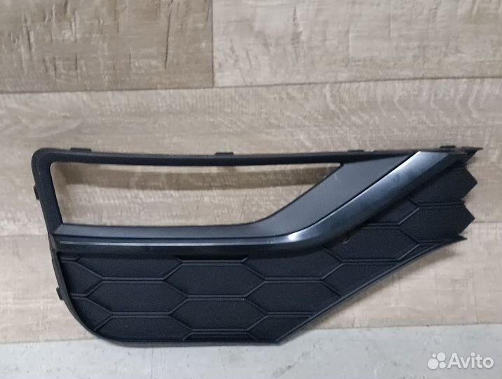 Окантовка противотуманной фары Volkswagen Amarok 2