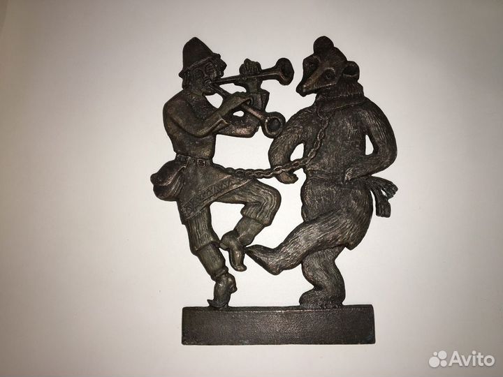 Скоморох и медведь