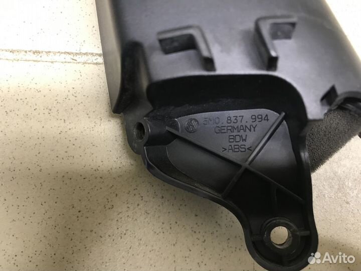 Крышка зеркала внутренняя правая Golf V Plus 2005