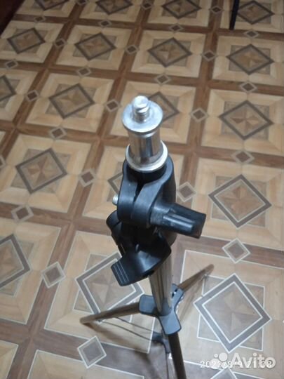 Штатив для фото-видео съемки