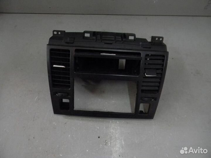 Накладка на торпедо (дефлектор) центральная Nissan