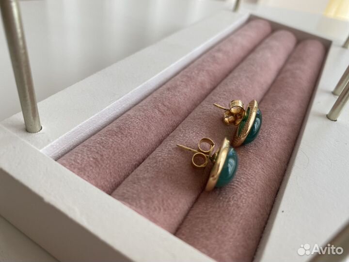 Серьги пусеты в форме овала с зеленым агатом