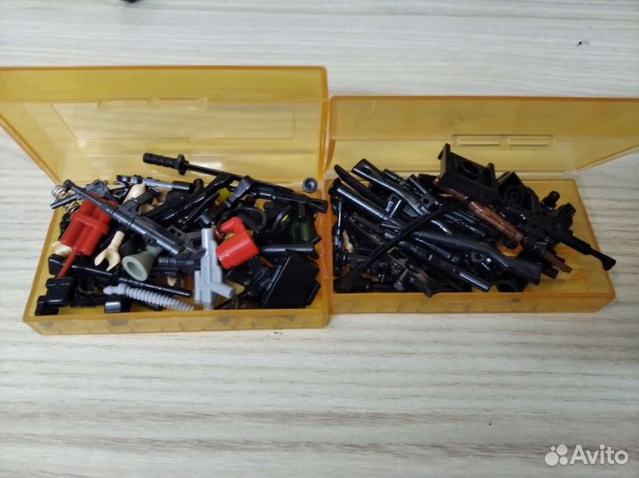 Оружие и обмундирование lego