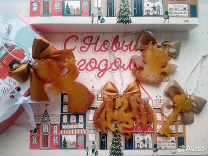 Набор елочных игрушек из смолы