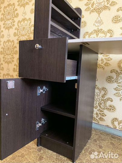 Стол для маникюра бу