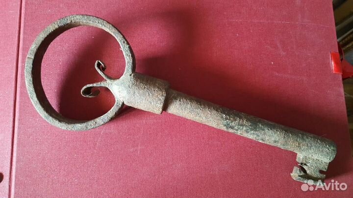 Старинный ключ от ворот имения