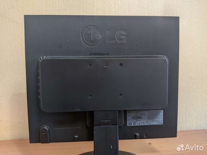 Монитор 19 дюймов LG Flatron L1953S