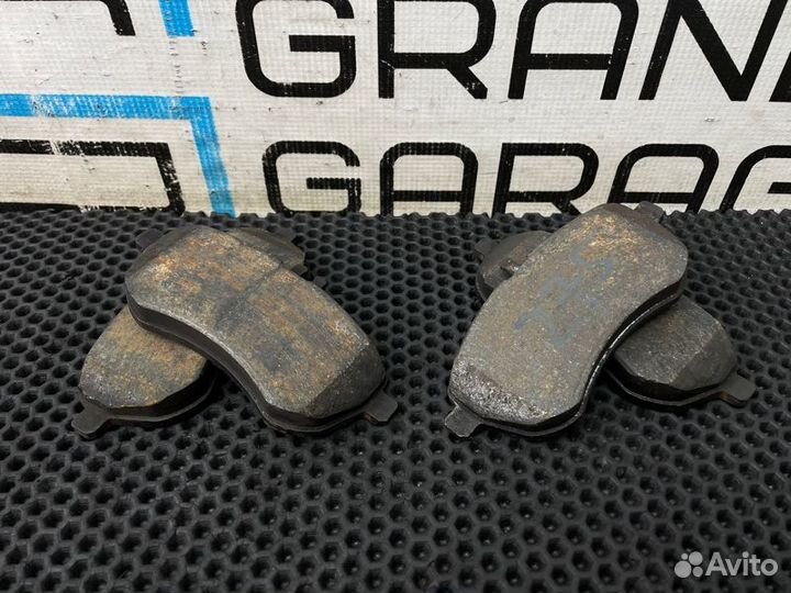 Колодки тормозные передние Mercedes-Benz C-Class