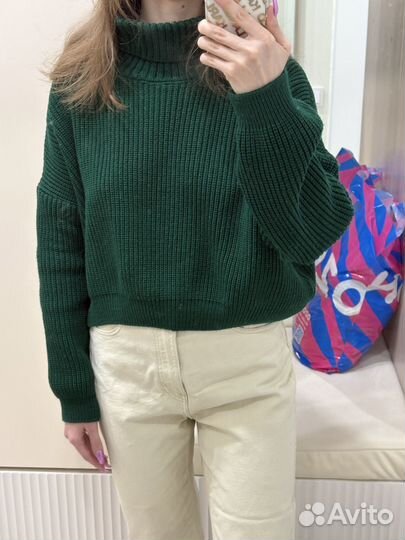 Свитер зеленый укороченный