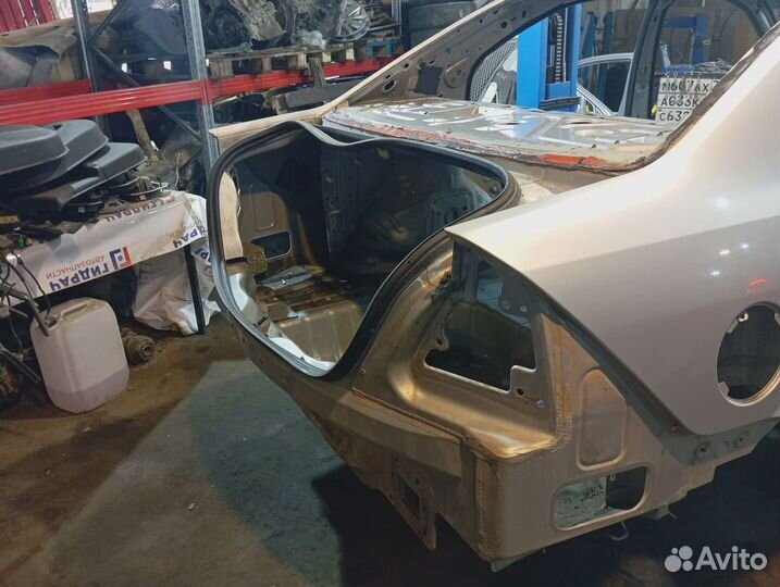 Панель задняя Ford Mondeo 3 (B4Y) 1119028