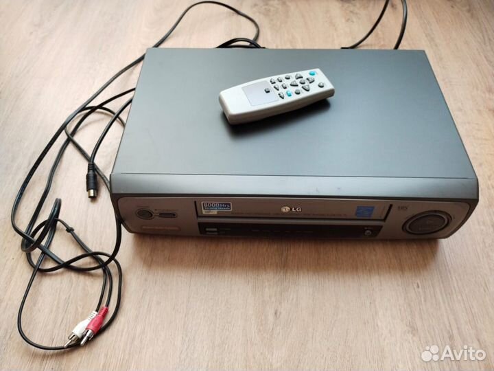 Видеомагнитофон LG