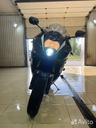 Suzuki GSX-R 1000 k4