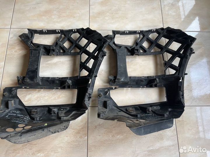 Кронштейн бампера передний правый Volkswagen