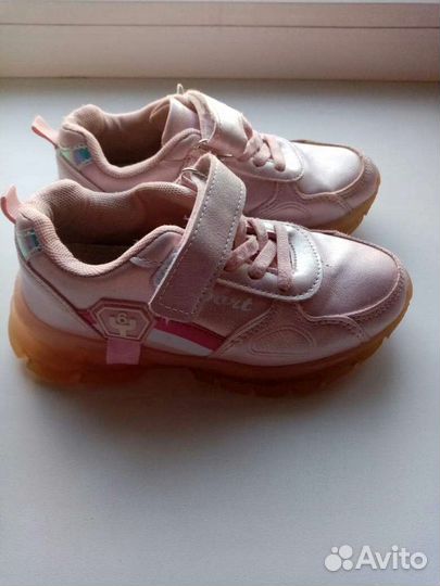 Кроссовки на девочку